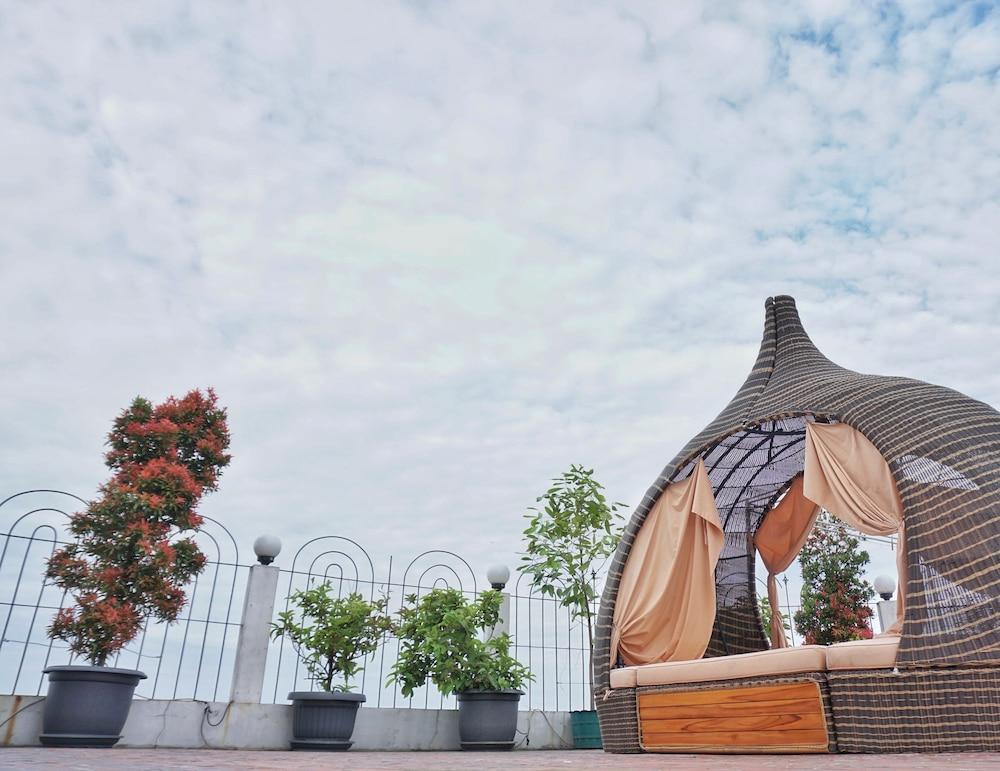 Cinnamon Hotel Boutique Syariah Tutugan Экстерьер фото