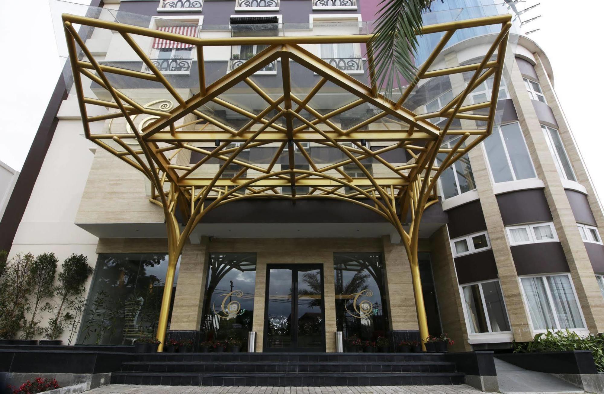 Cinnamon Hotel Boutique Syariah Tutugan Экстерьер фото
