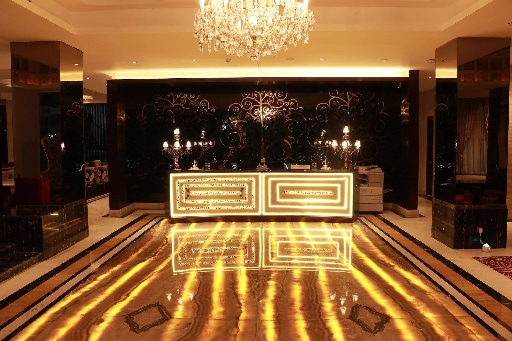 Cinnamon Hotel Boutique Syariah Tutugan Экстерьер фото